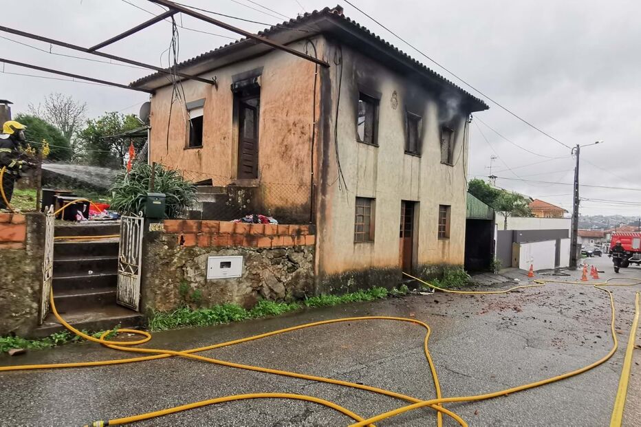 Incêndio numa habitação em Oliveira de Azeméis