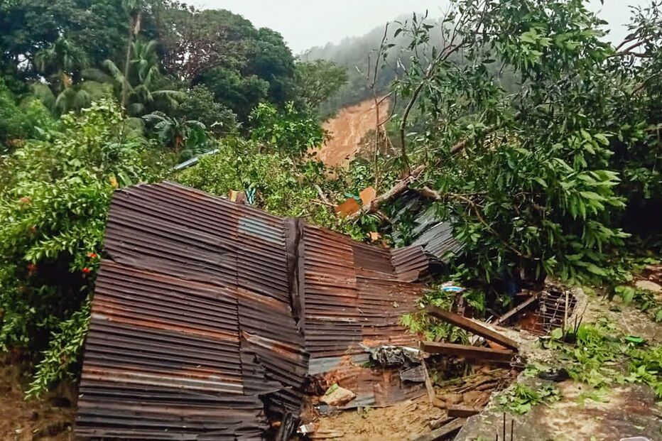 Aluimento de terras em Natuna, Indonésia