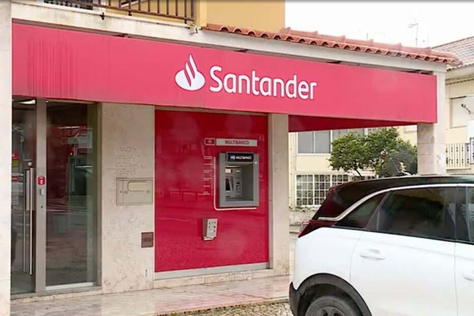 Dupla com armas de fogo lança o terror em banco de Sintra