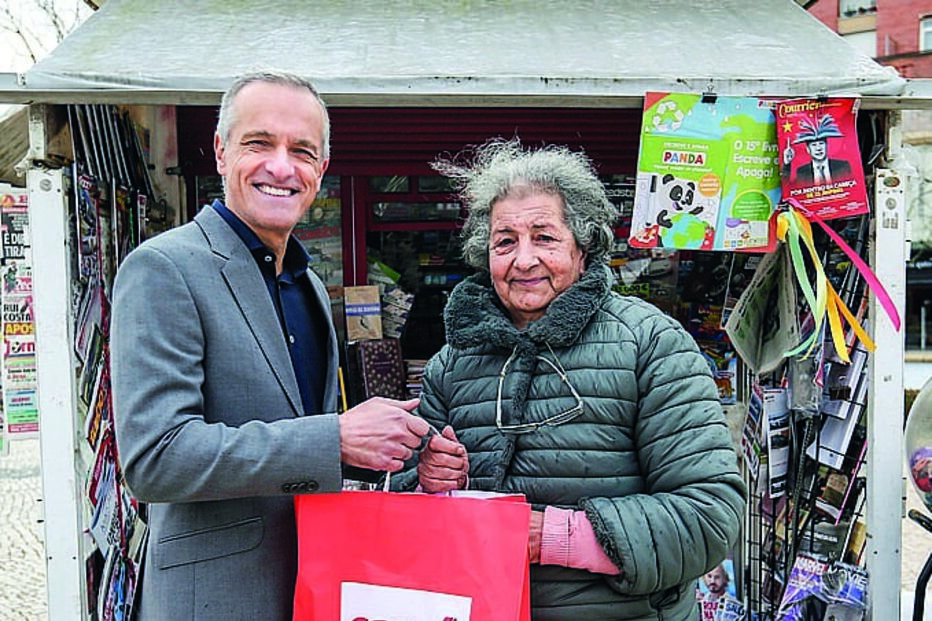 CM continua a visita aos pontos de venda