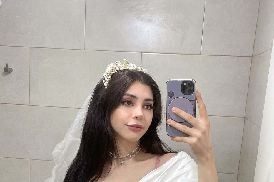Jovem fez o anúncio do casamento nas redes sociais