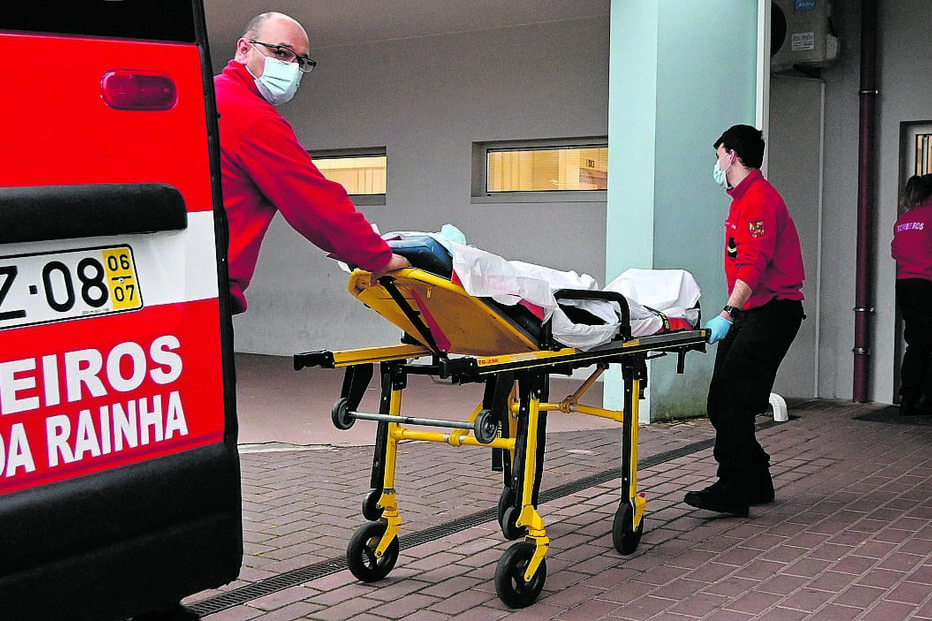 Doente foi transportada de ambulância mais de quatro horas e passou por três hospitais até ser atendida