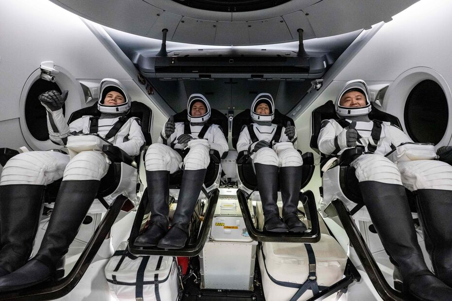 Quatro astronautas regressaram no sábado à Terra a bordo da nave Endurance da empresa SpaceX