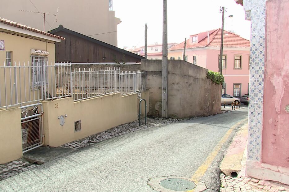 Idoso espanca ex-mulher e ateia fogo à casa 