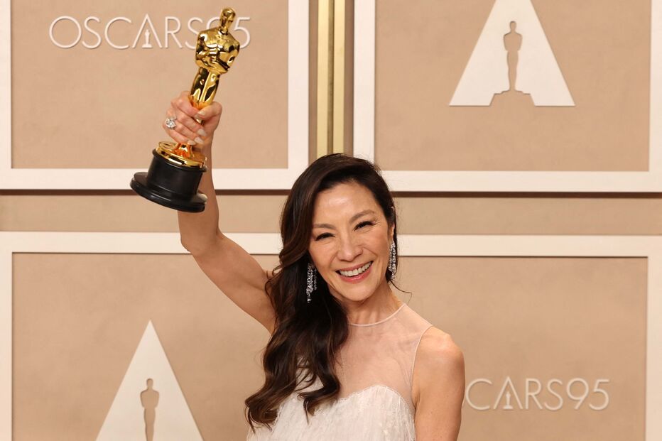 Michelle Yeoh é a vencedora do óscar de melhor atriz com o filme 