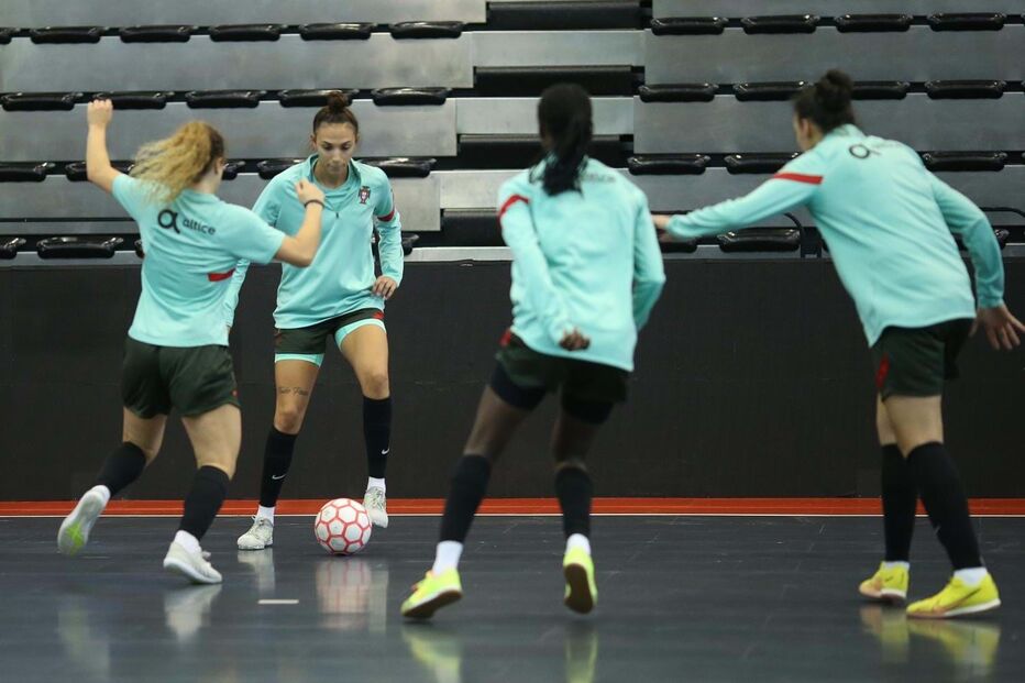 Treino da seleção feminina de futsal