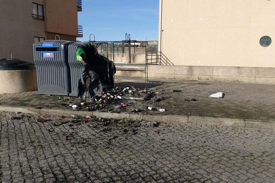 Ecopontos queimados em pontos distintos no Porto