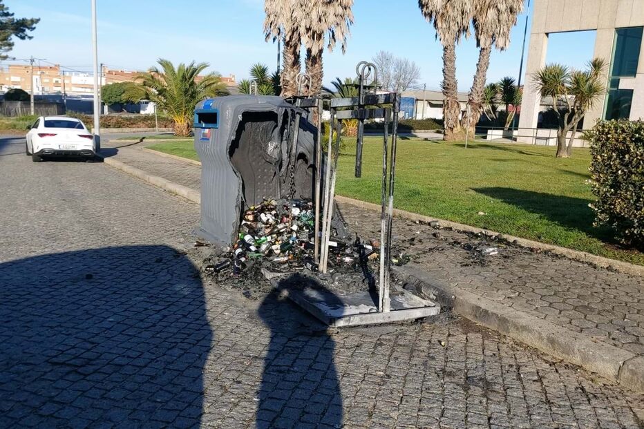 Ecopontos queimados em pontos distintos no Porto