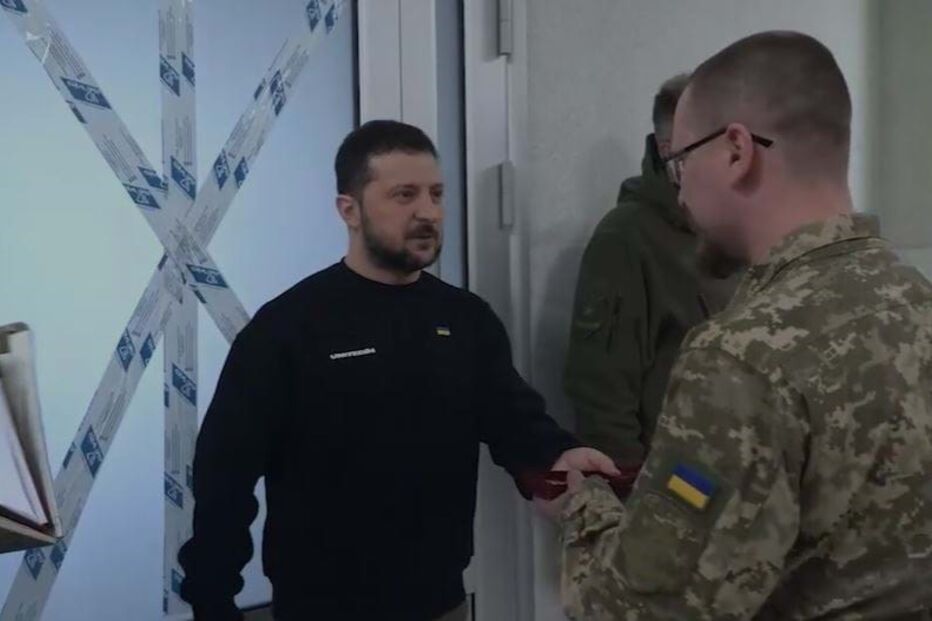 Zelensky em Bakhmut para entregar medalhas