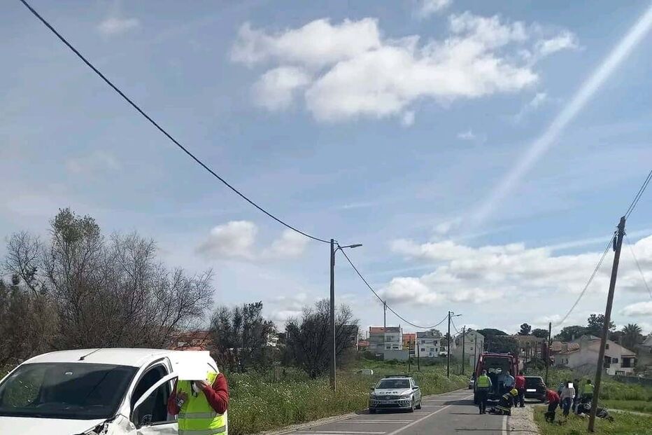 Motociclista ferido em colisão com carro em Palmela