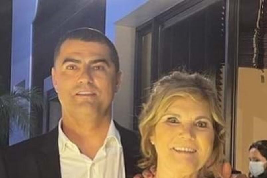 Dolores Aveiro e o filho mais velho, Hugo