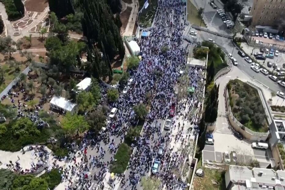 Imagens de drone mostram milhares de israelitas em protesto contra a reforma judicial 