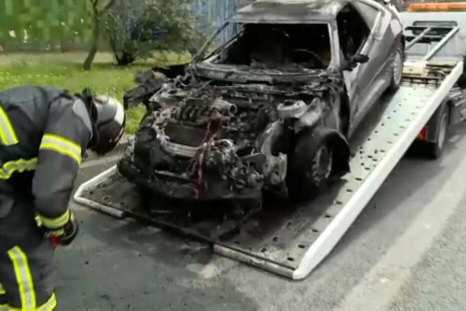 Carro ardeu na Av Calouste Gulbenkian em Lisboa