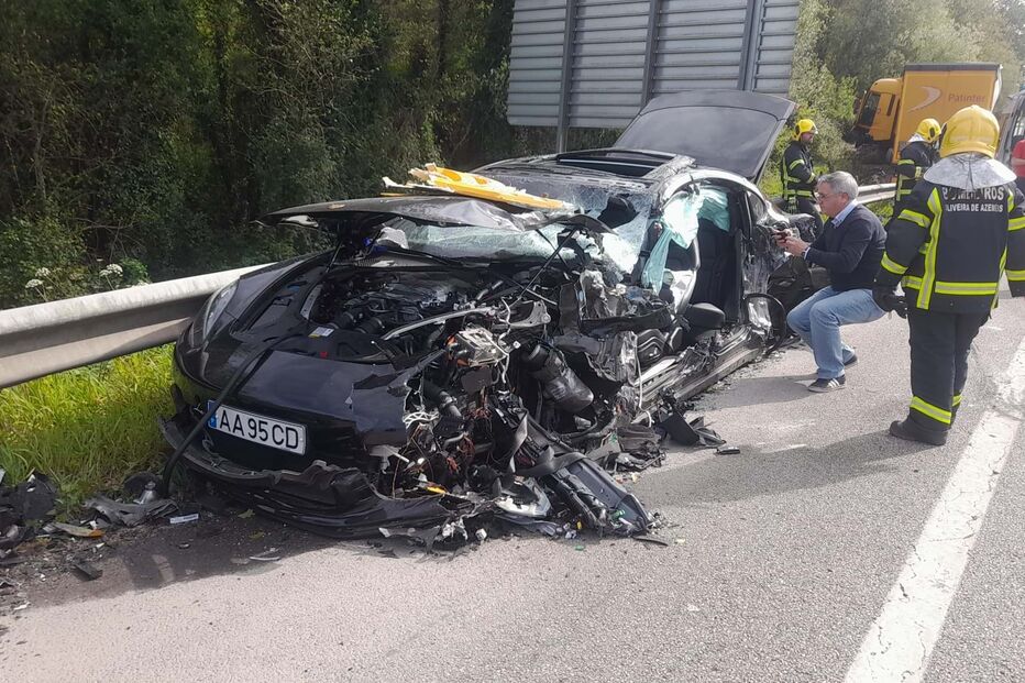 Homem ferido em colisão entre carro e camião em Oliveira de Azeméis