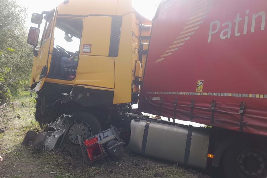 Homem ferido em colisão entre carro e camião em Oliveira de Azeméis