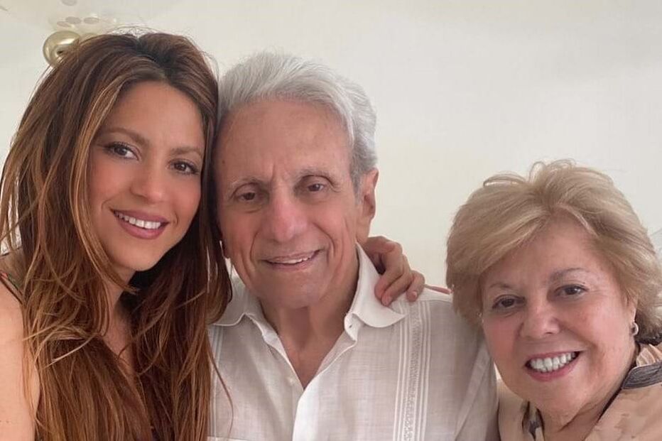 A cantora e os pais, William e Nidia