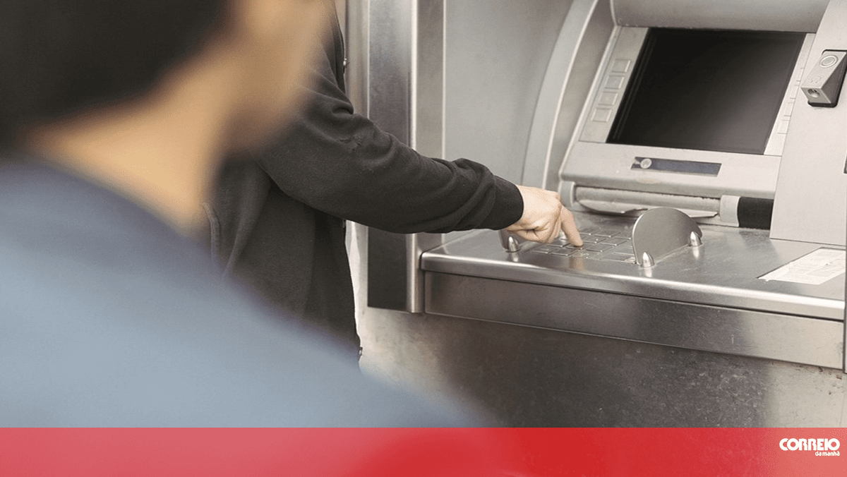 Posto ATM assaltado depois de café invadido em Cascais