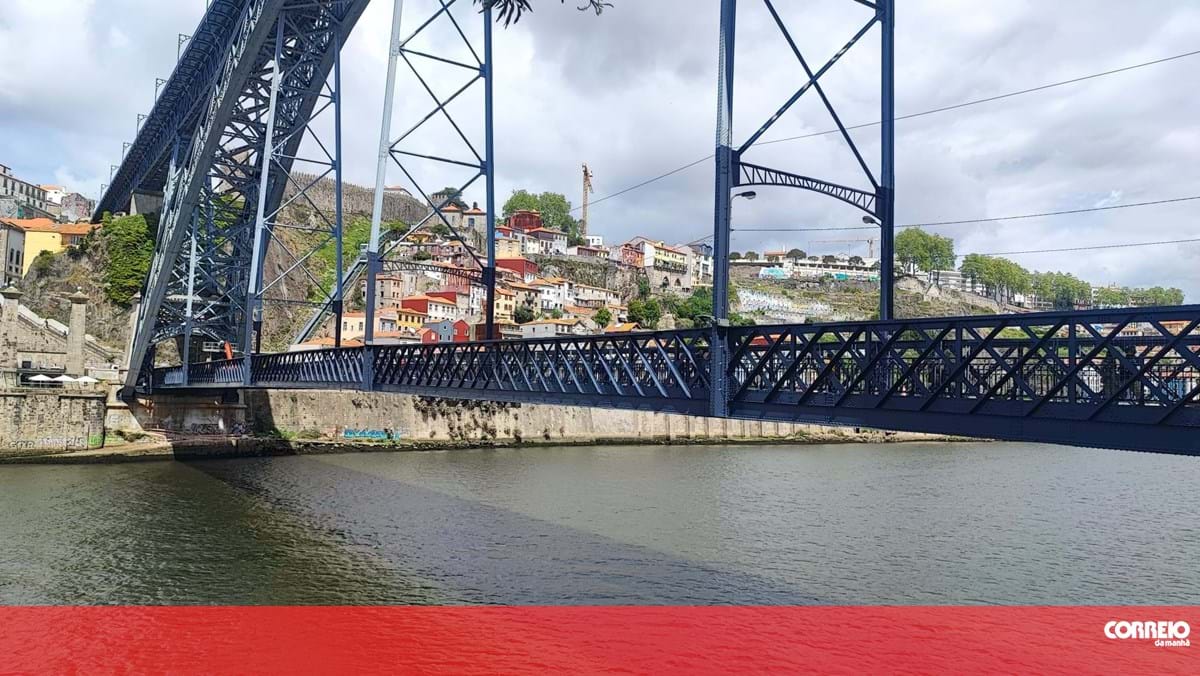 Grupo esfaqueia dois homens junto ao tabuleiro da Ponte D. Luís no Porto – Portugal