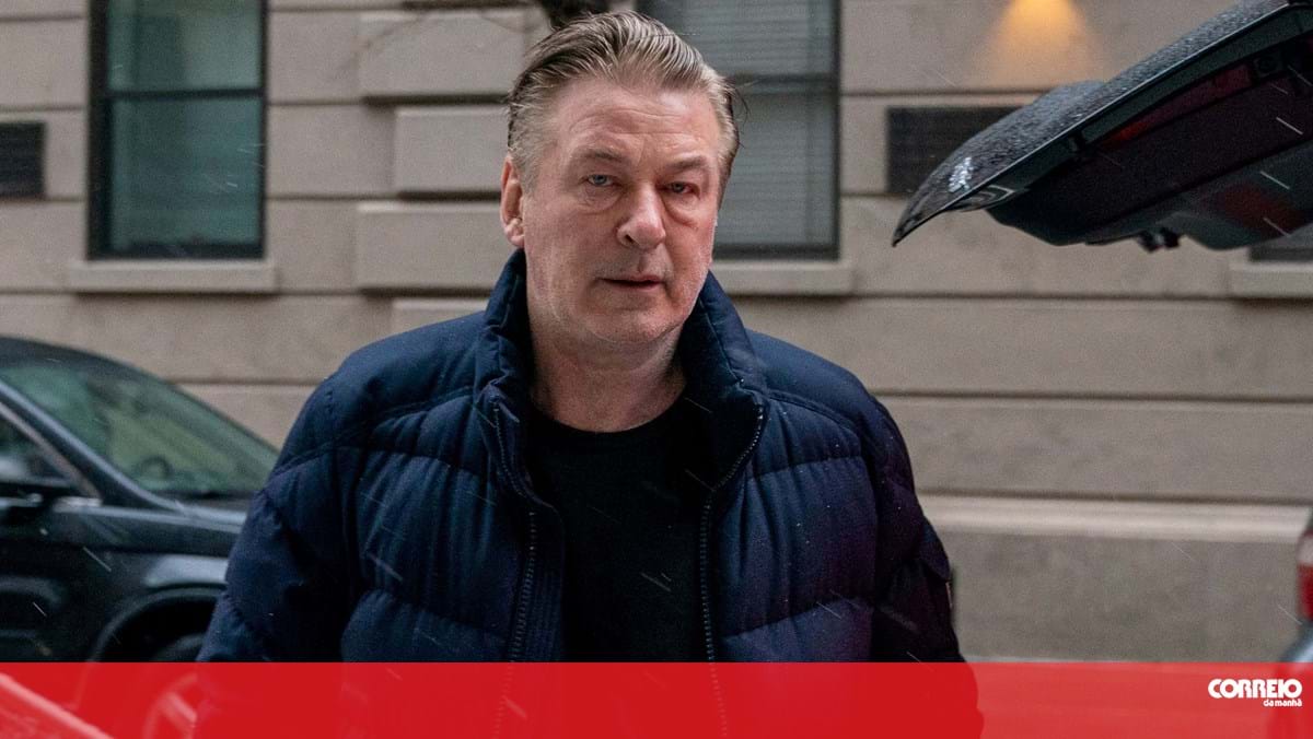 Defesa de Alec Baldwin pede rejeição da acusação de homicídio involuntário durante gravações do filme 'Rust'