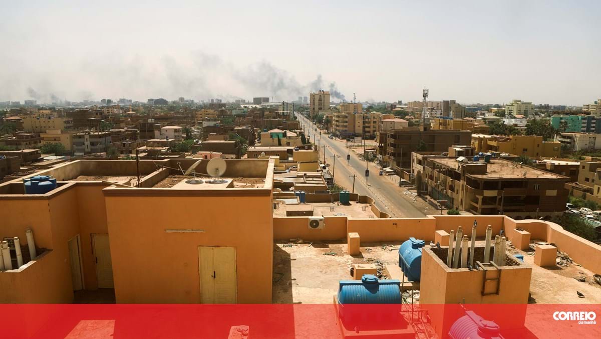 Espanha retirou cerca de 100 pessoas do Sudão, incluindo portugueses