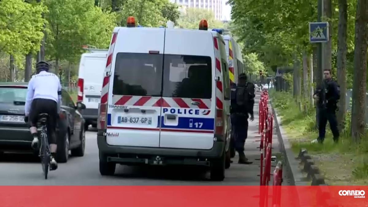 Menina de cinco anos encontrada morta e nua dentro de saco do lixo em França - Vídeos - Correio da Manhã