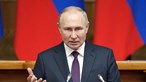 Discurso falso de Putin transmitido em estações de rádio russas junto à fronteira após ataque informático