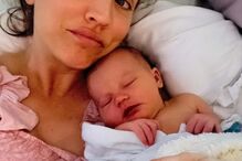 Kaley Cuoco foi mãe pela primeira vez