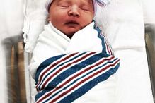 Kaley Cuoco foi mãe pela primeira vez