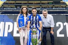 Stephen Eustáquio com os pais