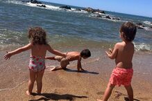 Maria Cerqueira Gomes com o filho e a sobrinha