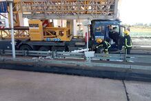 Colisão de camião contra portagens na A2 em Paderne