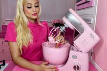 Até os eletrodomésticos de Bruna Barbie são cor-de-rosa