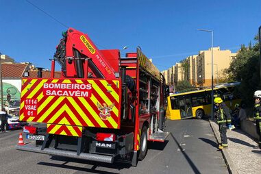 Despiste de autocarro fere cinco pessoas em Loures