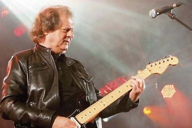 UHF, Toy, Fernando Tordo, 25 de Abril