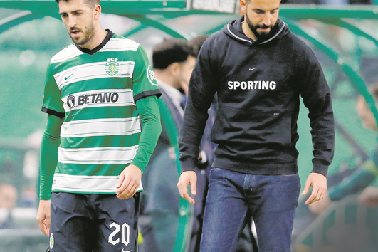 Rúben Amorim disse que Paulinho "está com muitas dificuldades" no pé direito