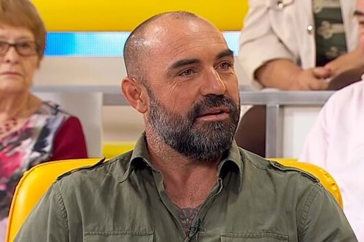 Surfista resgata banhista que ficou em apuros