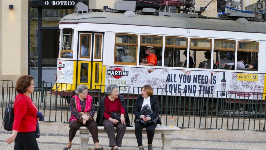 Carteirista condenada a 7 anos de cadeia por roubar idosos e turistas em Lisboa