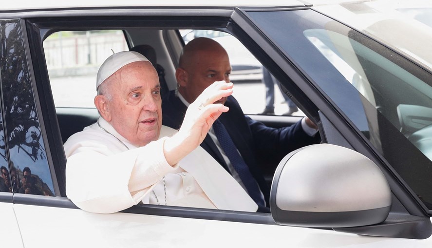 Papa Francisco tem alta hospitalar