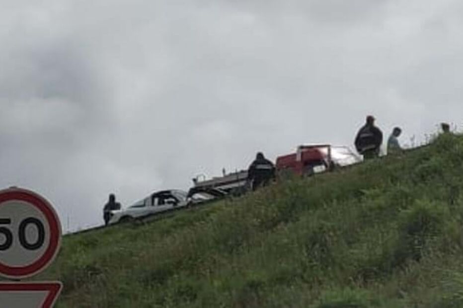 Acidente com carro em contramão no Carregado