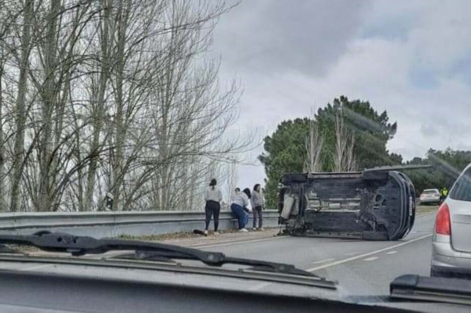 Colisão entre dois carros faz quatro feridos em Setúbal