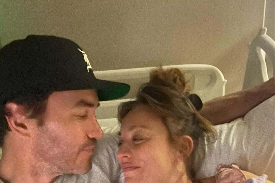 Kaley Cuoco foi mãe pela primeira vez