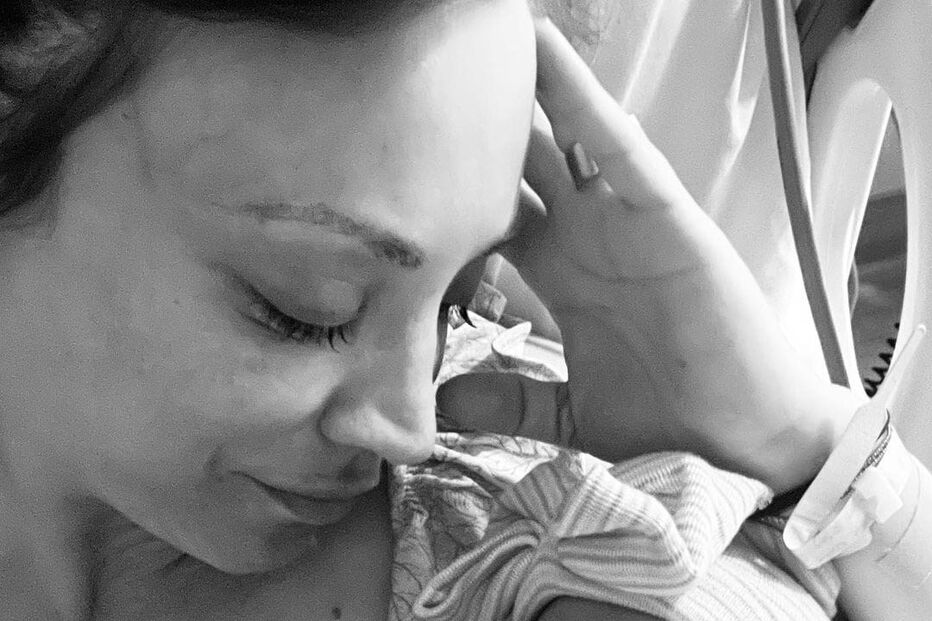Kaley Cuoco foi mãe pela primeira vez