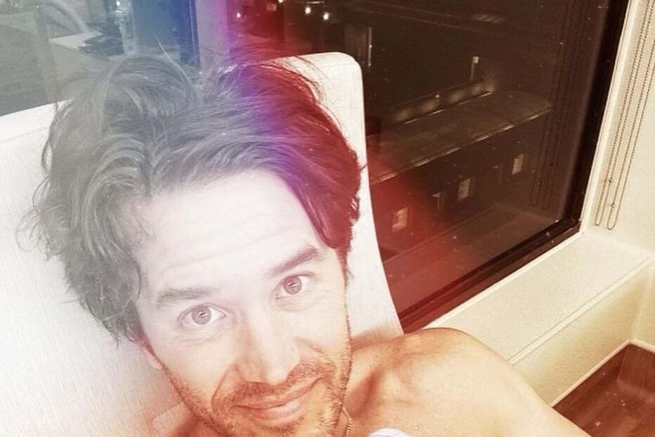 Kaley Cuoco foi mãe pela primeira vez