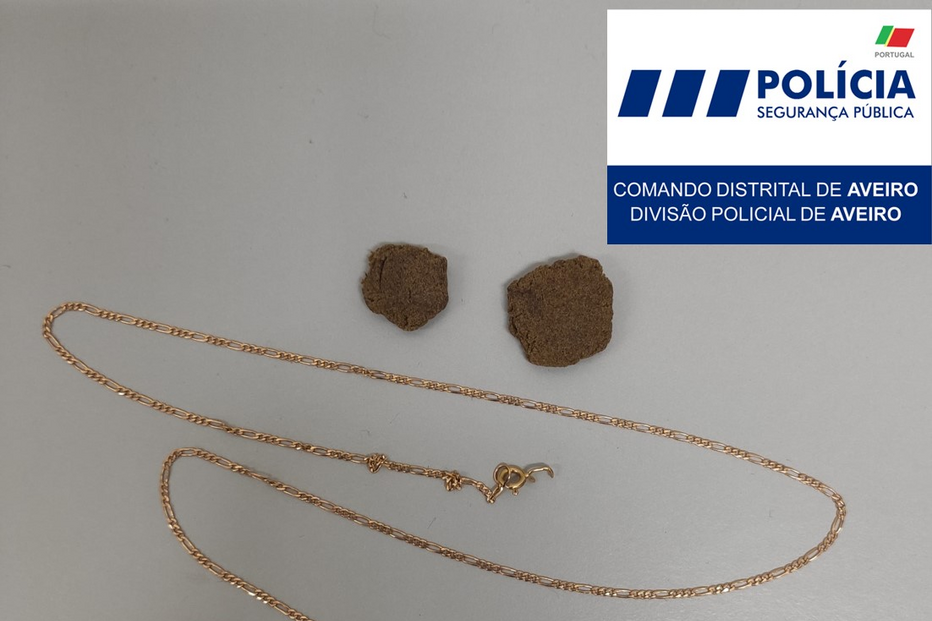 Detidos dois homens que roubaram fio de ouro a jovem em Aveiro