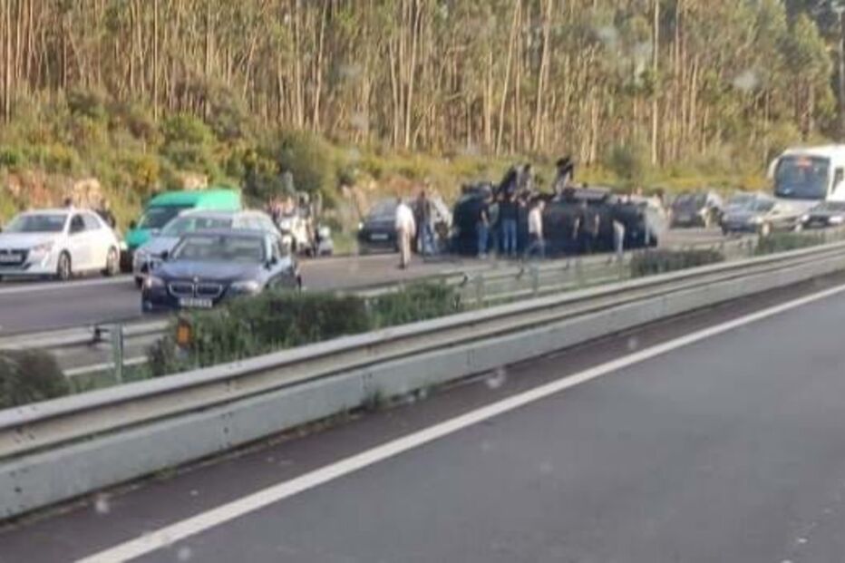 Acidente rodoviário na A1, ao quilómetro 106