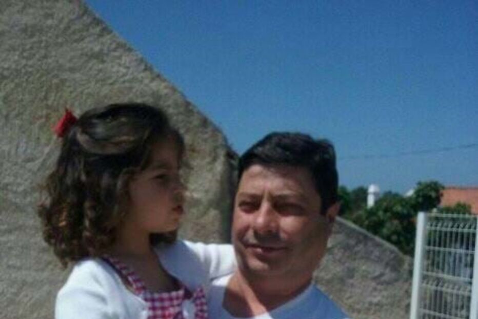 Pai e filha de sete anos morrem afogados no Meco