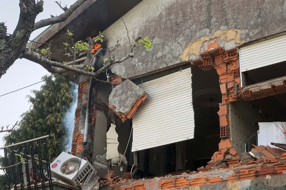 Explosão em Arouca deixa habitação parcialmente destruída