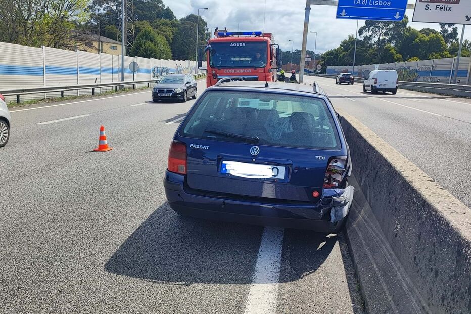 Colisão entre carro e camião provoca dois feridos em Gaia
