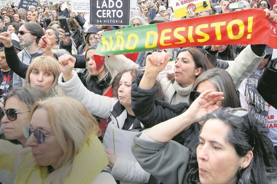 Professores continuam protestos e greves face à recusa do Governo em devolver tempo de serviço congelado