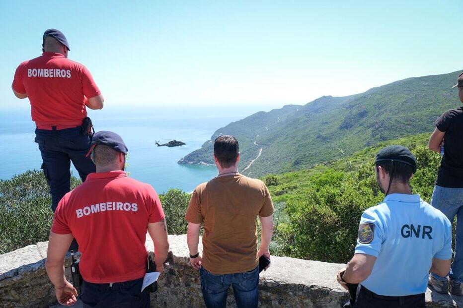 Homem ferido em queda de parapente na Serra da Arrábida